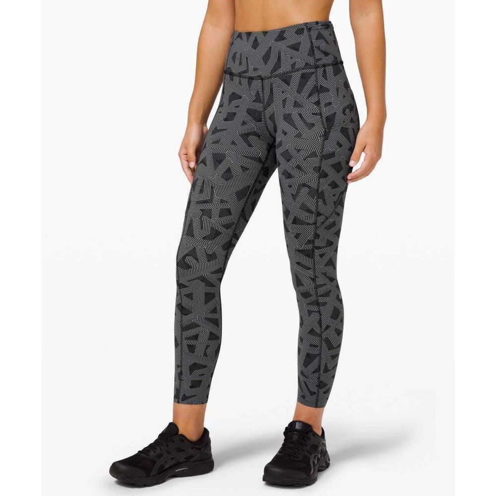 Lululemon Size 6 Fast Free High Rise Tight TLBC Textured Labyrinth Black Light